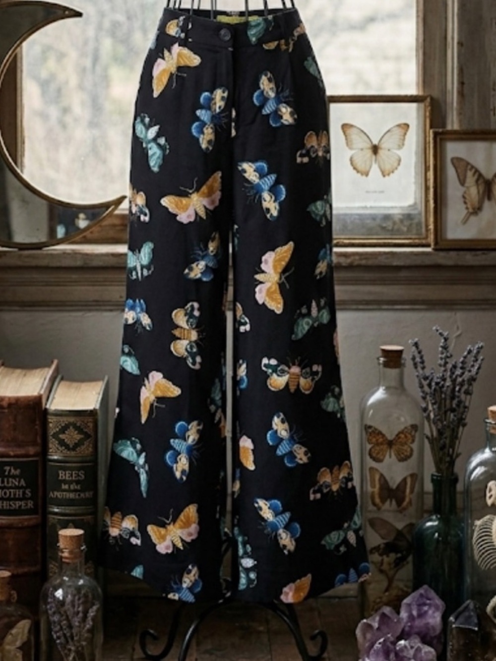Anthro Sara Gordon SHutch Black butterfly print pants (size OP)
XXS / U
